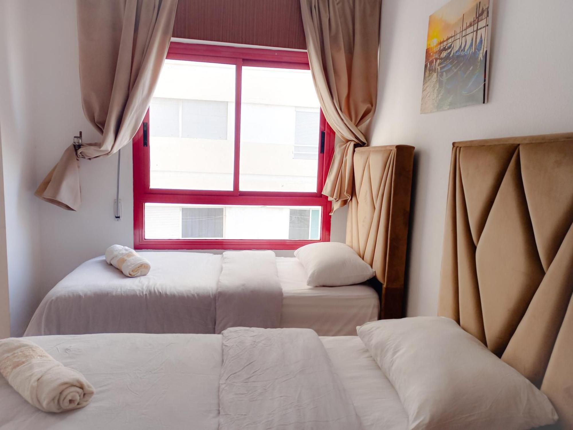 Amazing Appartement " Avec Climatisation " Au Centre Ville En Face Hilton & Gare Train De Tgv De Tanger 2N Extérieur photo