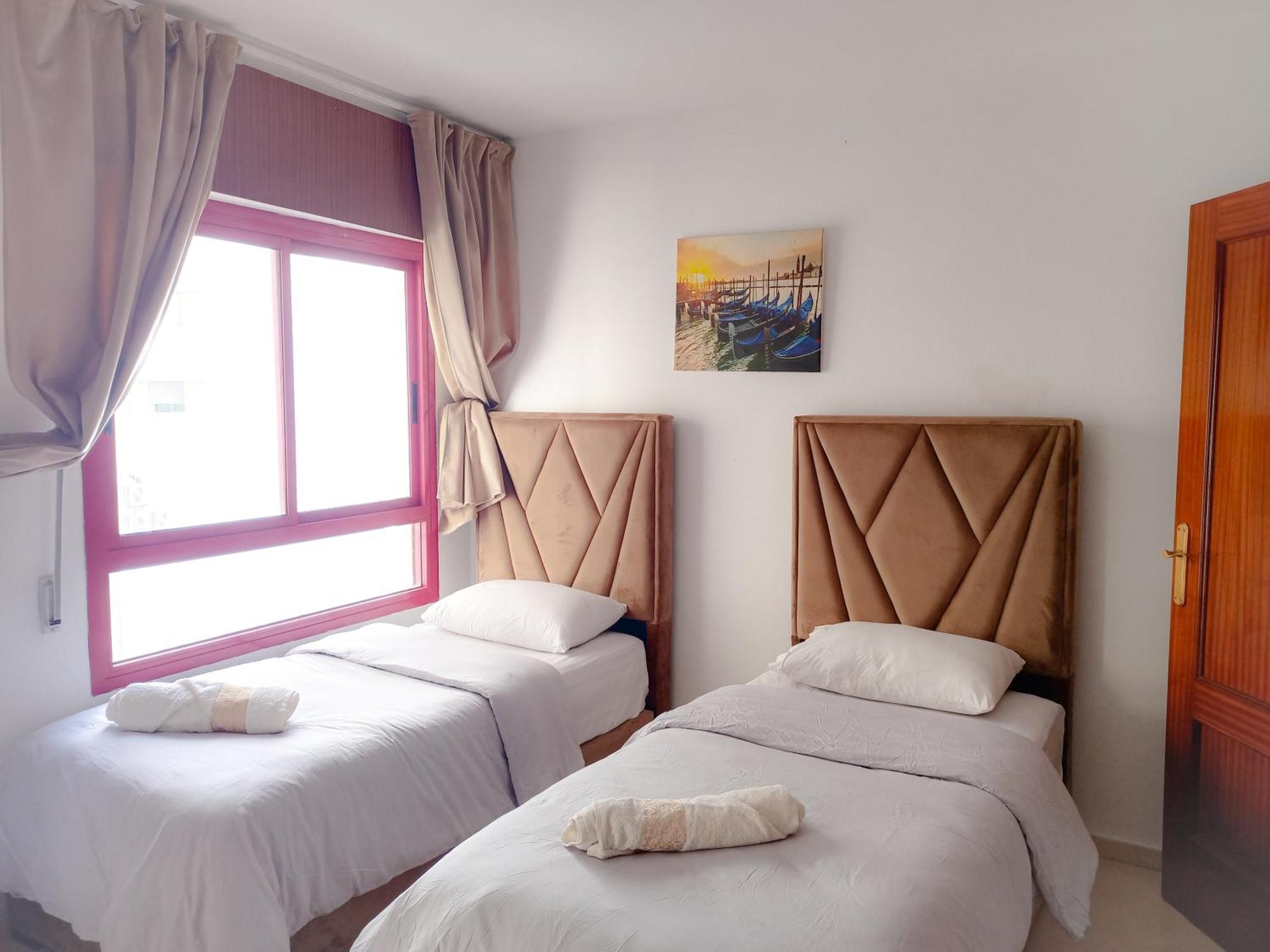 Amazing Appartement " Avec Climatisation " Au Centre Ville En Face Hilton & Gare Train De Tgv De Tanger 2N Extérieur photo