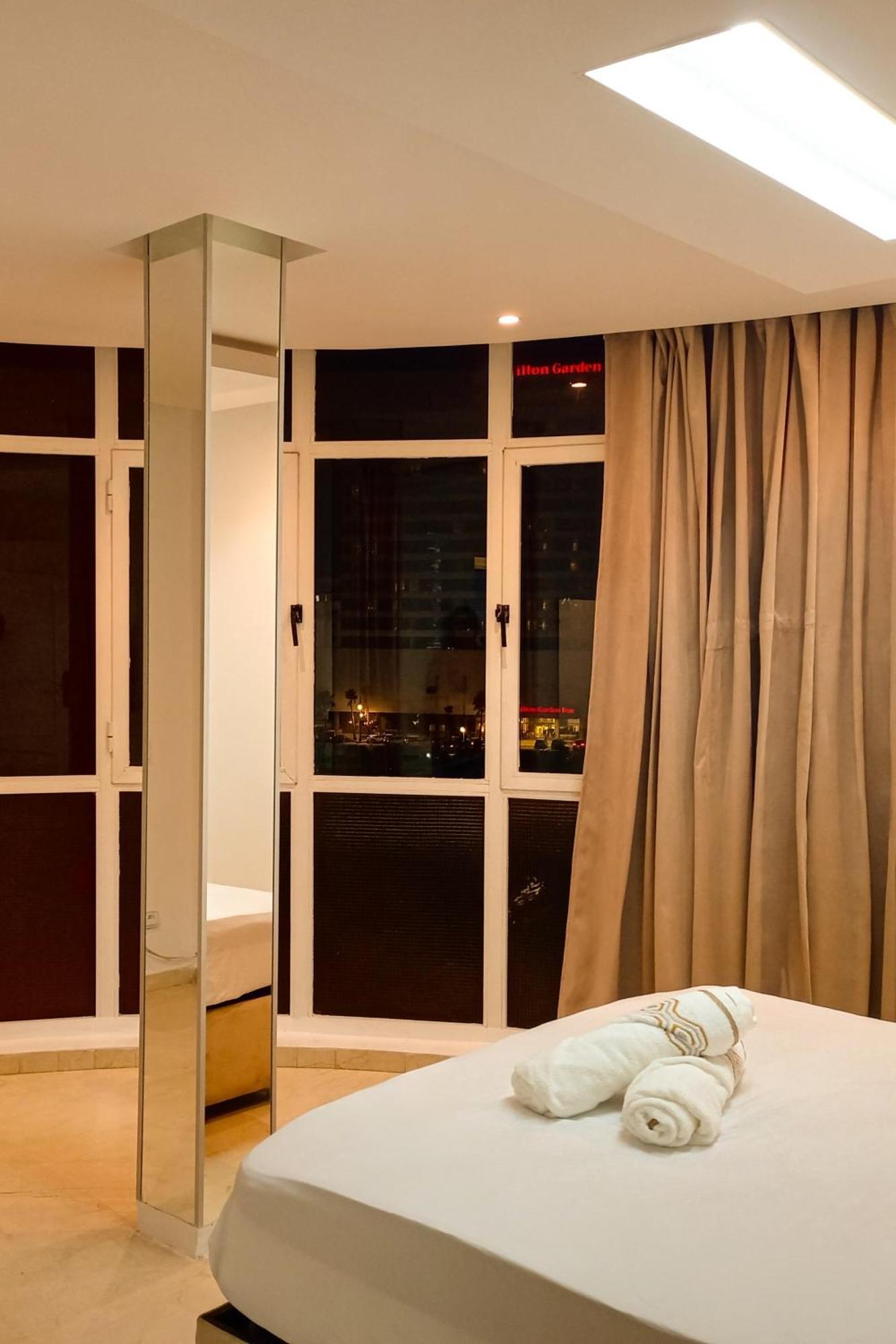 Amazing Appartement " Avec Climatisation " Au Centre Ville En Face Hilton & Gare Train De Tgv De Tanger 2N Extérieur photo