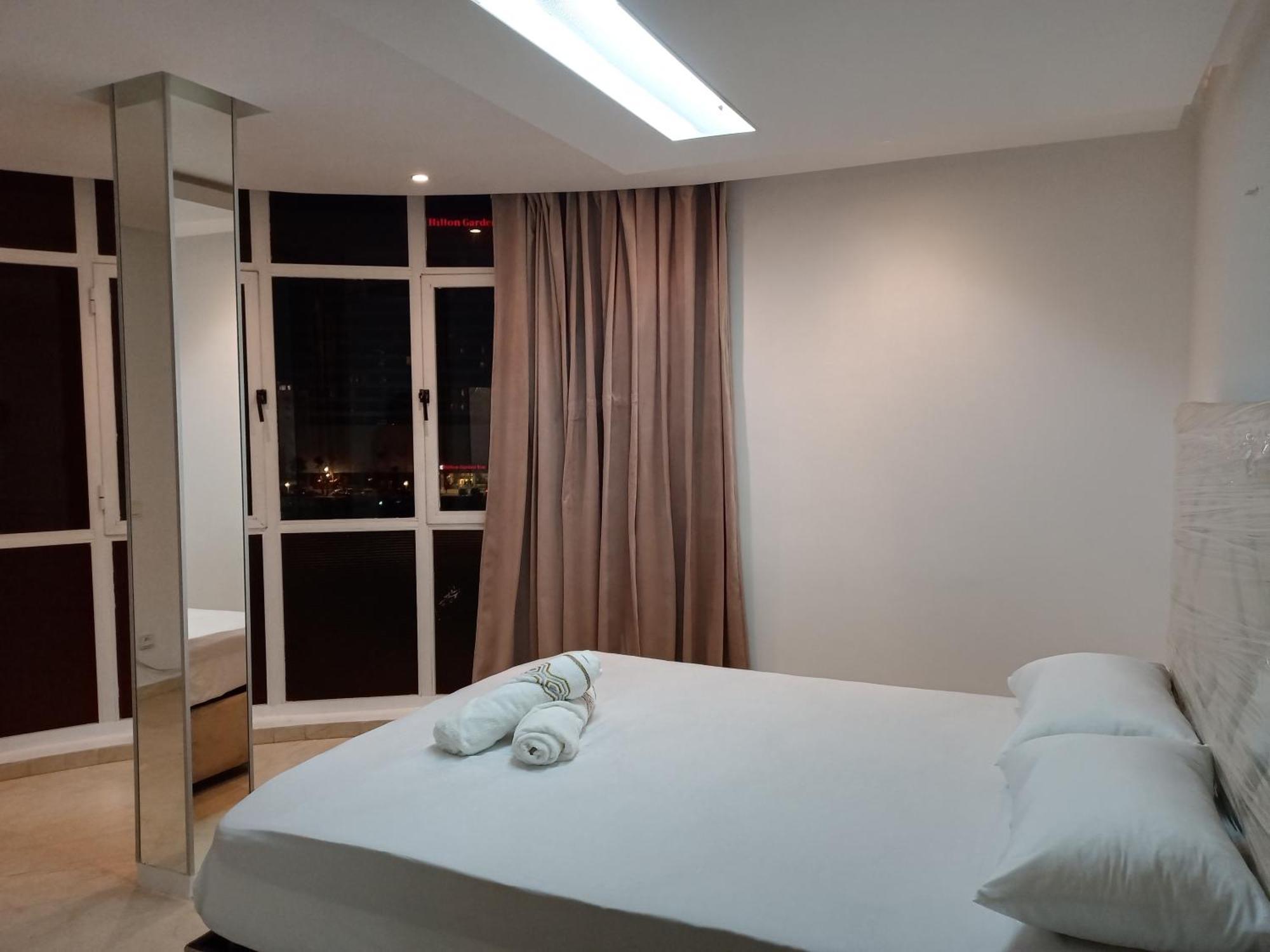 Amazing Appartement " Avec Climatisation " Au Centre Ville En Face Hilton & Gare Train De Tgv De Tanger 2N Extérieur photo