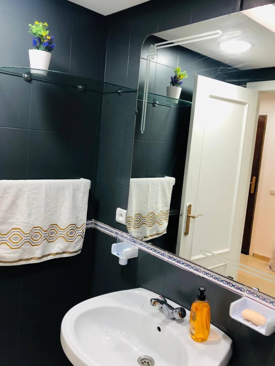 Amazing Appartement " Avec Climatisation " Au Centre Ville En Face Hilton & Gare Train De Tgv De Tanger 2N Extérieur photo