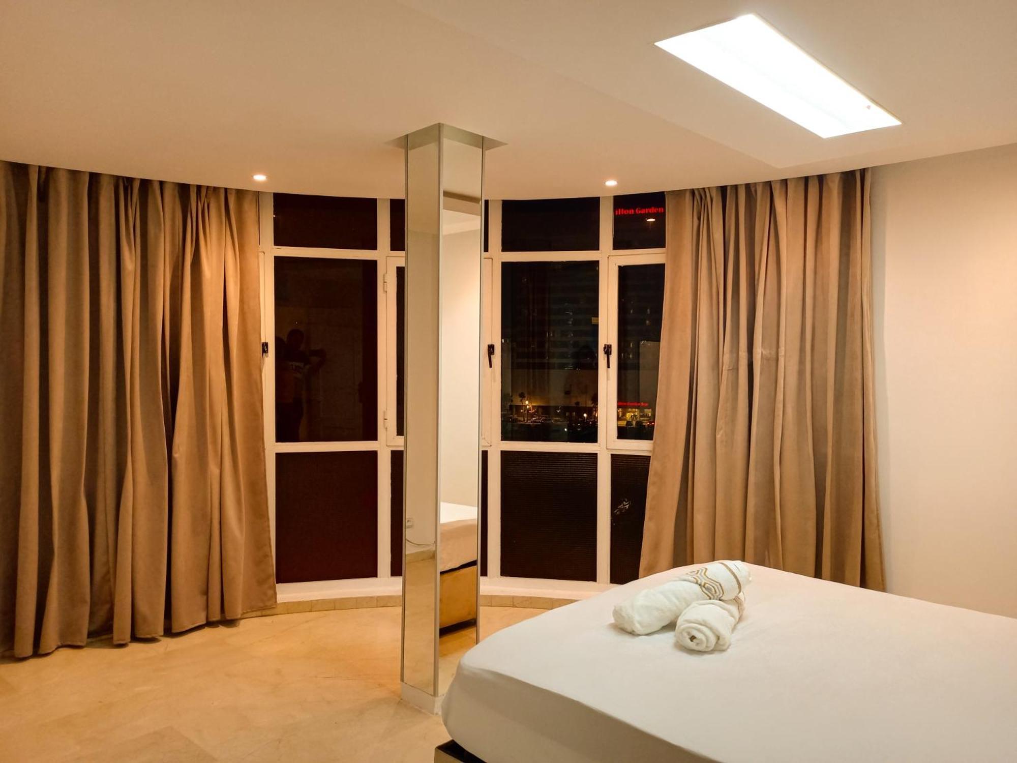 Amazing Appartement " Avec Climatisation " Au Centre Ville En Face Hilton & Gare Train De Tgv De Tanger 2N Extérieur photo